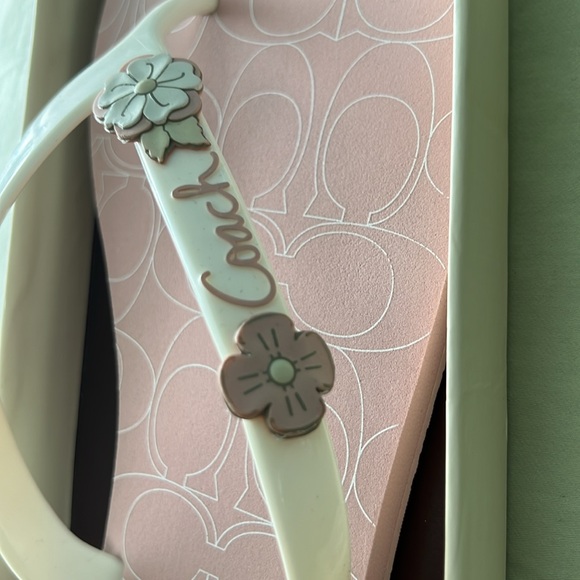Coach pink and white sandals used but in great condition - Picture 2 of 4
